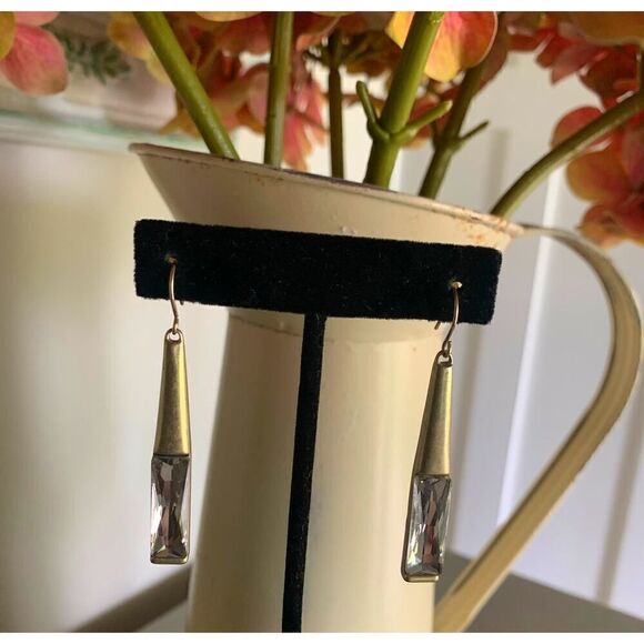 Kenneth Cole Crystal Drop earrings, in Dull Gold finish, Stamped - Picture 2 of 4